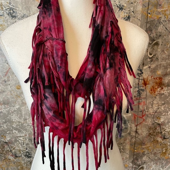 3/$30 Super Cute Burgundy Tie dye Infinity Fringe Scarf - Picture 1 of 4
